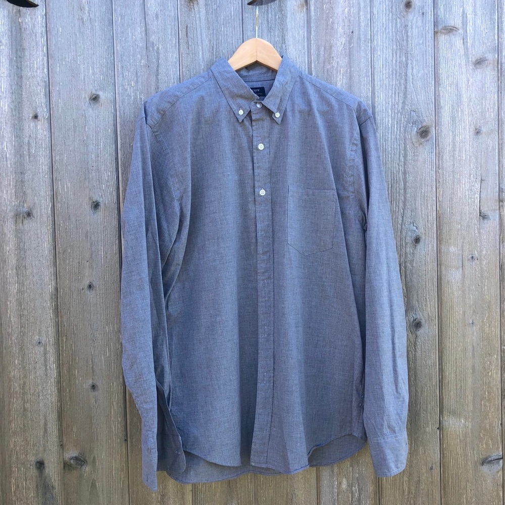 ◻️ Slim fit J. Crew Button Up ⬜️